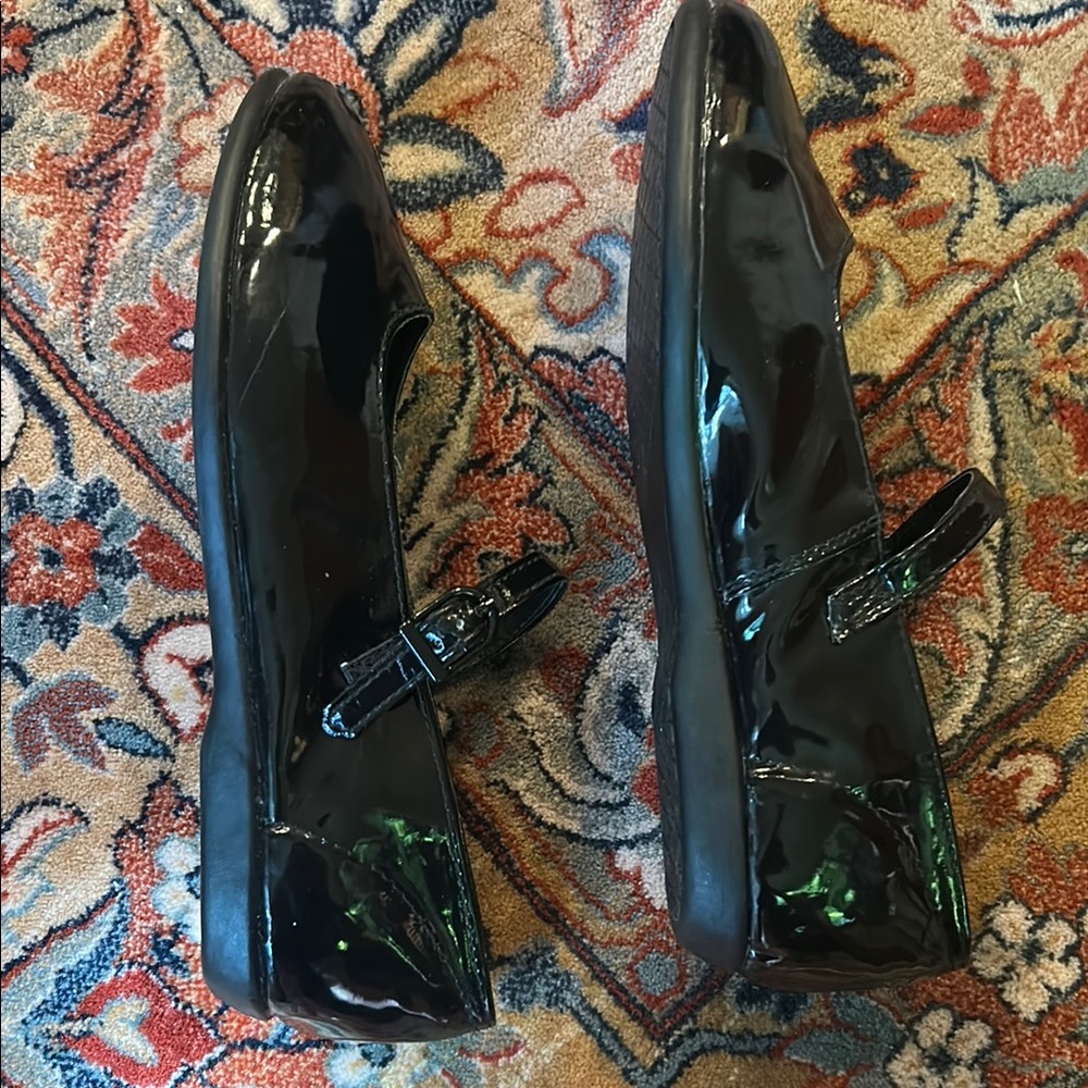 ElegaBlack Patent Leather Mary Jane Shoes - Picture 3 of 5